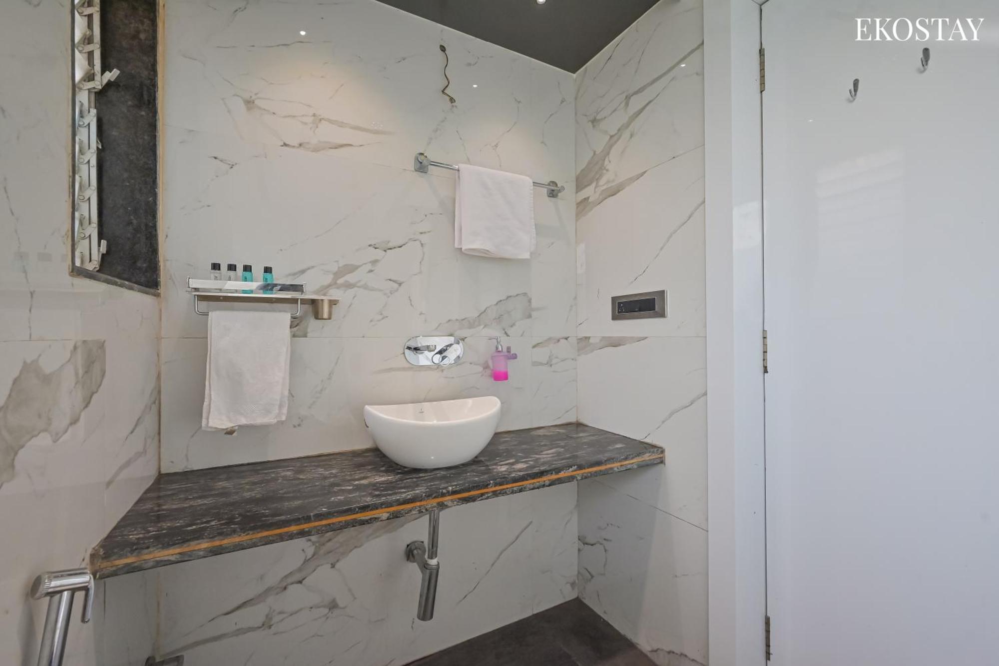 Ekostay Gold - Peninsula Villa Лонавала Екстериор снимка